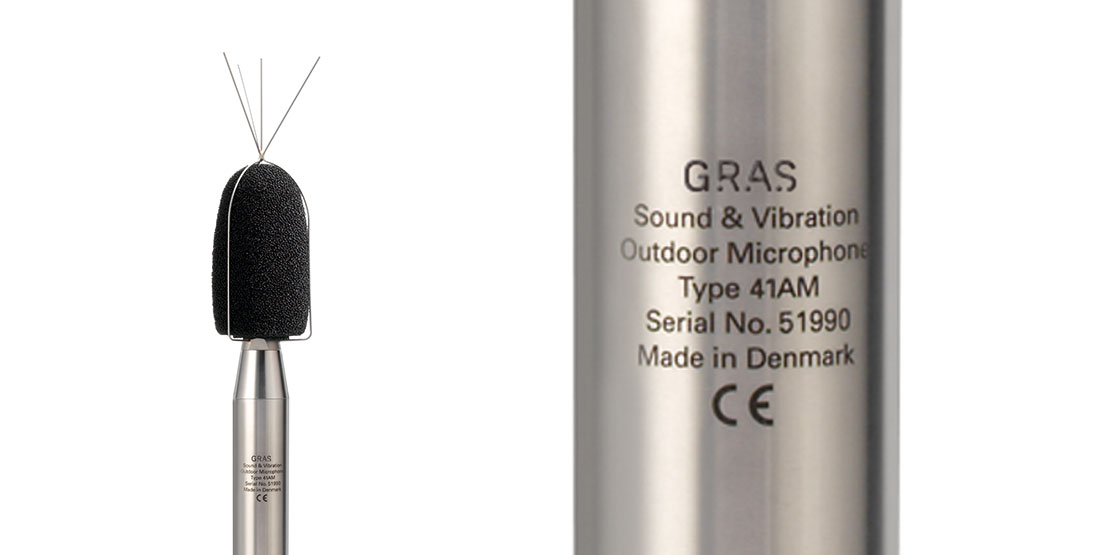 Hệ thống micro ngoài trời cố định GRAS 41AM để thu tiếng ồn tại sân bay.